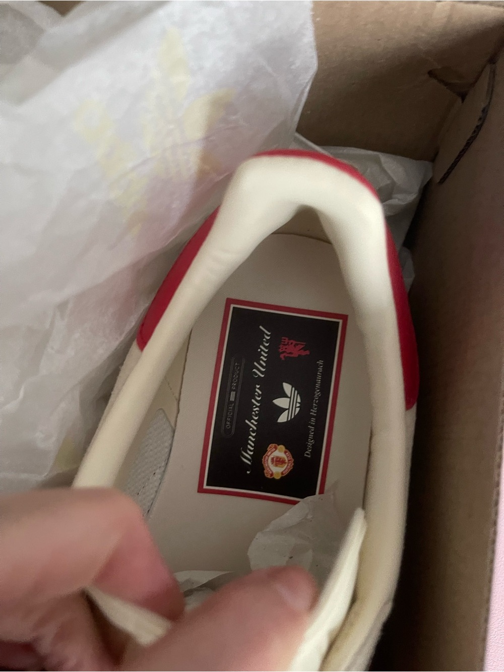 BNWT  adidas Cream & Red Manchester United Gazelle Sneakers - Picture 4 of 5